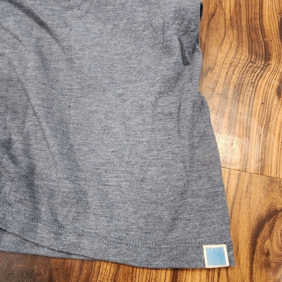 Jason Scott Staple V-neck Short Sleeve t-shirt - Picture 3 of 5